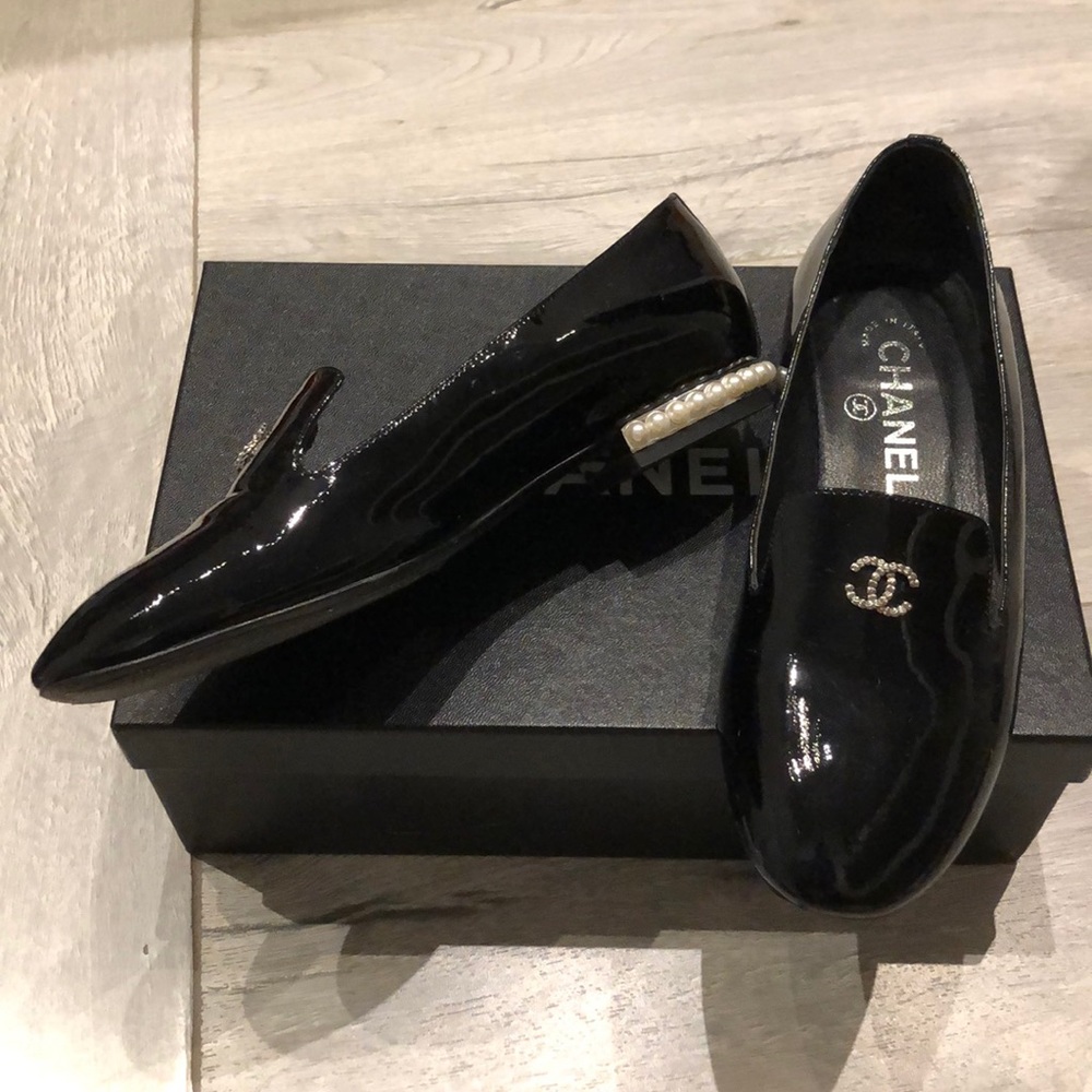 Authentic Chanel Opera Pearl Flats - Picture 2 of 10